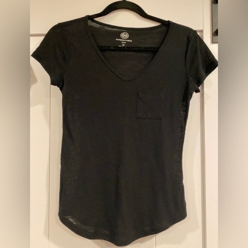 Women’s SO Black Relaxed V-Neck T-Shirt - Size Junior XS